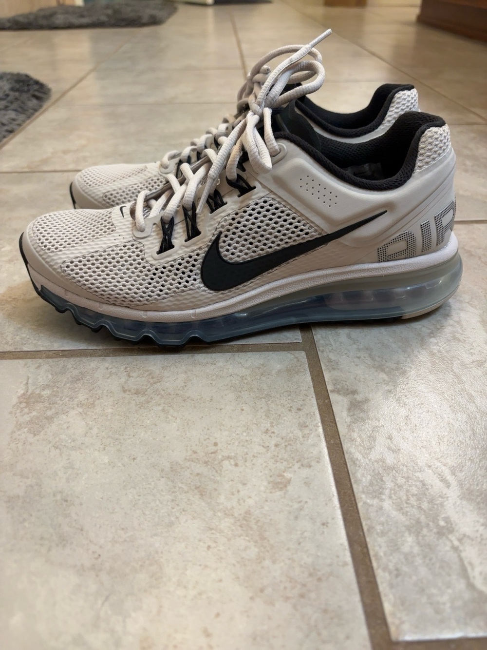 Nike Air Max 2013 Desert Sand Black Metallic Silver Men’s 7.5 Running Shoes